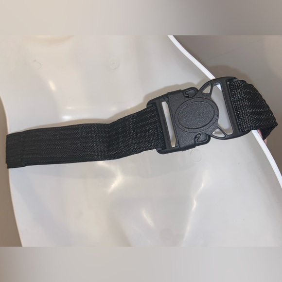 Stylish Waist/Hip Bag with gold Zipper hardware - Picture 9 of 16